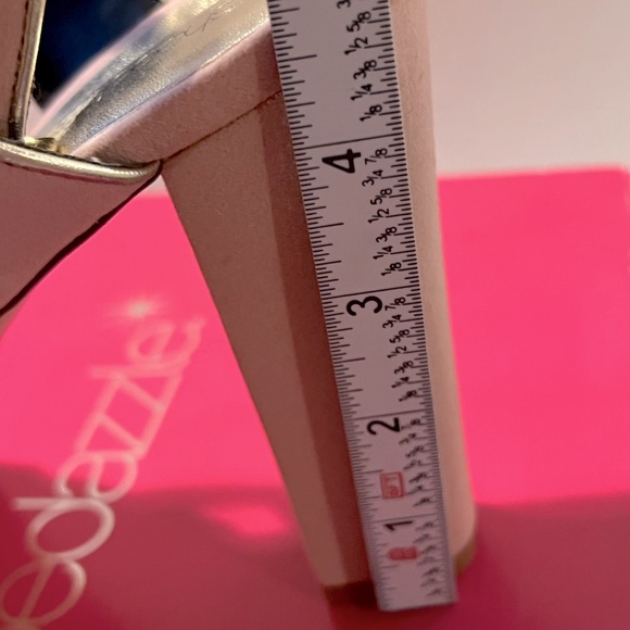 Shoe Dazzle Faux Suede Barbie Pink w/Silver trim Platform Heels sz 8.5 - Picture 4 of 9